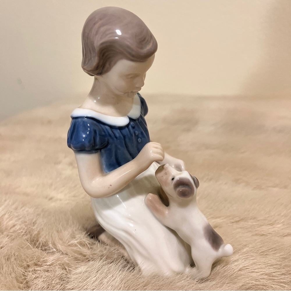 “Girl with puppy” Royal Copenhagen